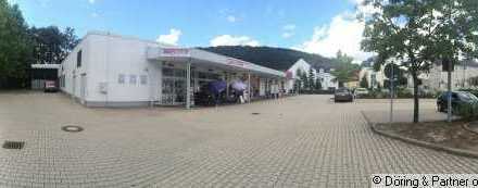 Ladenfläche im Zentrum der Stadt Berga Elster neben NETTO Markt und Schule