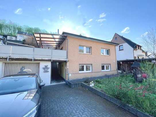 Zweifamilienhaus sucht liebevolle Hand mit Garage und Potenzial in Koblenz Braubach