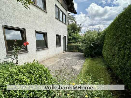 Großzügige 3 Zimmer Souterrain - Wohnung mit sonniger Terrasse und Außenstellplatz