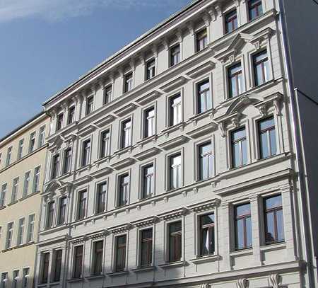 Charmante 3-Zimmer-Wohnung mit Balkon in historischem Altbau