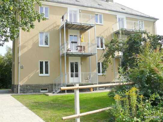 * Zentral * Familienfreundliche 3- Raum Maisonett Wohnung mit Balkon - 2.OG/ DG*