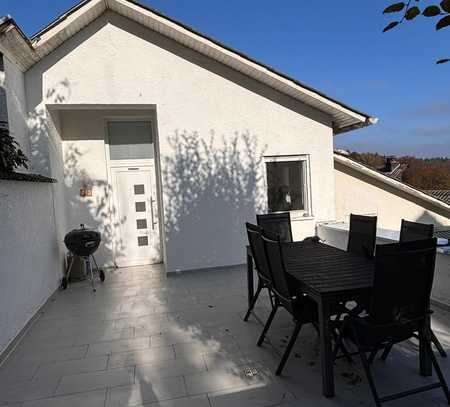 Terrassenhaus mit wunderschöner Aussicht und eigener Garage