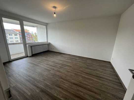 Zentrale 3 Zimmer Wohnung mit Balkon!