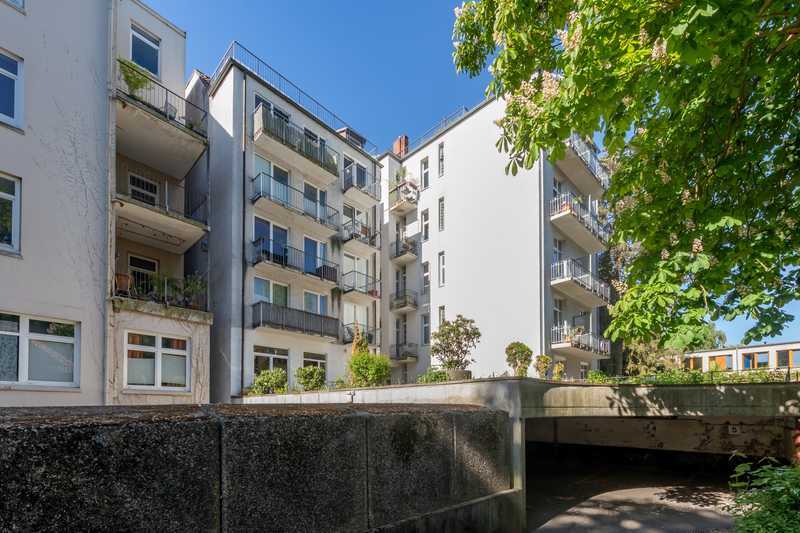 Mitten in Eimsbüttel! Vermietete 2-Zimmer-Wohnung mit zwei Balkonen und inkl. Stellplatz