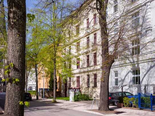 Charmante 2 Zi. Wohnung mit Wannenbad in toller Lage von Stadtfeld-Ost