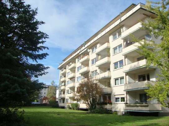 Moderne 2-Zimmer-Wohnung mit großer Dachterrasse mit blick ins Grüne / Erstbezug nach Sanierung