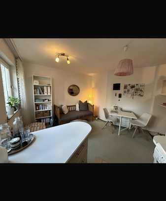 Stilvolle, gepflegte 1,5-Zimmer-Wohnung mit Einbauküche in Stuttgart