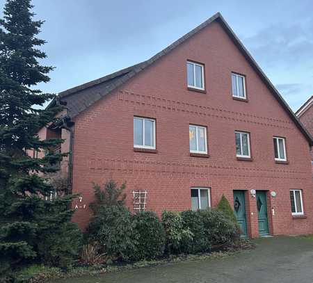 Ruhig gelegene 2-Zimmer-DG-Wohnung mit Loggia und Einbauküche in Stelle