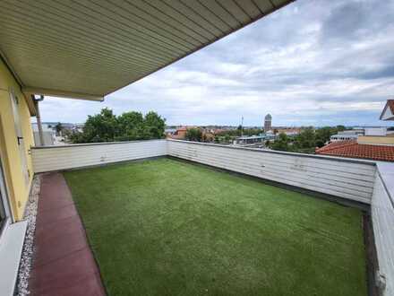 ***Bezaubernde Eigentumswohnung mit großer Dachterrasse + TG Stellplatz!***