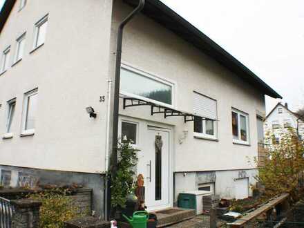 Teilsaniertes Zwei- Dreifamilienhaus mit Garage und Einbauküche