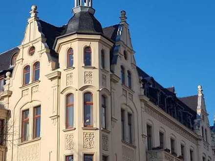 Sehr gut geschnittene Drei- Raum- Wohnung im saniertem Stilaltbau