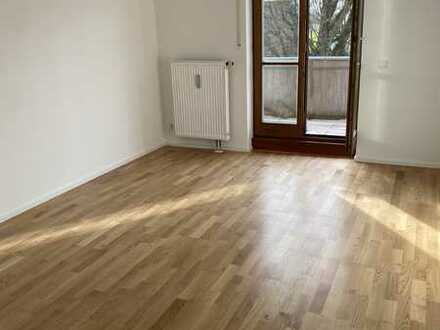 Helle 2-Raum-Wohnung mit Balkon und EBK in München