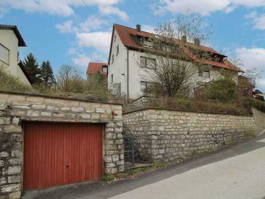 Kernsanierungsbedürftige Doppelhaushälfte in Hanglage mit möglicher Einliegerwohnung