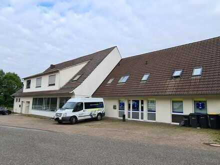 Mehrfamilienhaus mit 2 Gewerbeflächen in zentrale Lage!