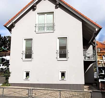 Einfamilienhaus mit großzügiger 6-Zimmer-Wohnung plus Terrasse & Balkon zentral in Waldaschaff