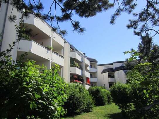 Einzigartiges Wohnvergnügen: Sonniger Balkon mit idyllischem Gartenblick!