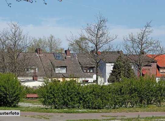 Einfamilienhaus mit Balkon und Garage