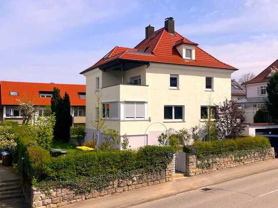 20 qm Zimmer mit eigenem Balkon Studenten/-innen WG - Ganze Etage in sanierter Stadtvilla