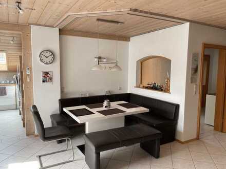 Schöne 3-Zimmer-DG-Wohnung mit EBK und Balkon in Marktl
