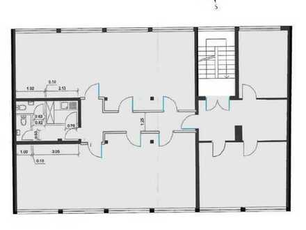 Zeitlose Büroetage im 1. OG mit großzügigen Arbeitsräumen.