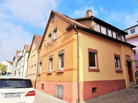 Gepflegtes Ein- bis Zweifamilienhaus in zentraler Wohnlage