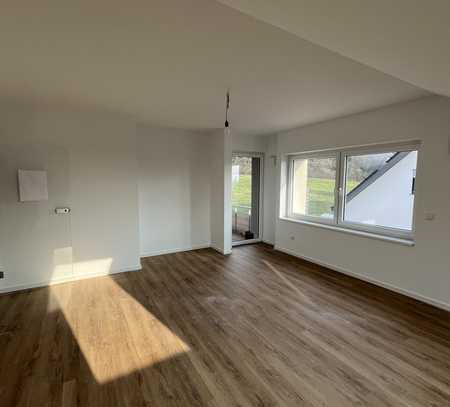 Hochwertig und energetisch sanierte DG-Wohnung in bester Lage in Halle Westf. (2-Familien-Haus)