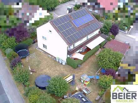 Modernisiertes Mehrfamilienhaus mit PV-Anlage und Wärmepumpe
