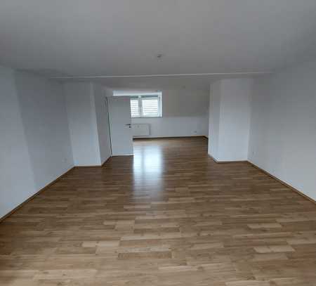 Sanierte 2 Zimmer Wohnung mit Balkon in *Zentraler Lage*