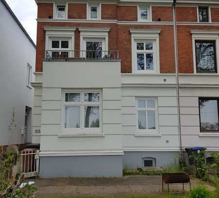 Charmante vollständig renovierte 2,5-Zimmer-EG-Wohnung mit Garten, Terasse und Einbauküche in Lübeck