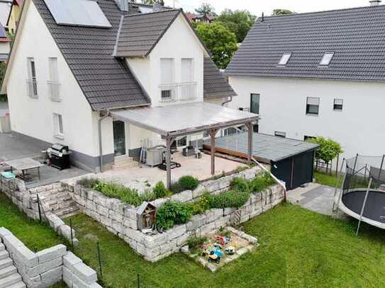 Großzügiges Einfamilienhaus in idyllischer Lage mit großem Garten