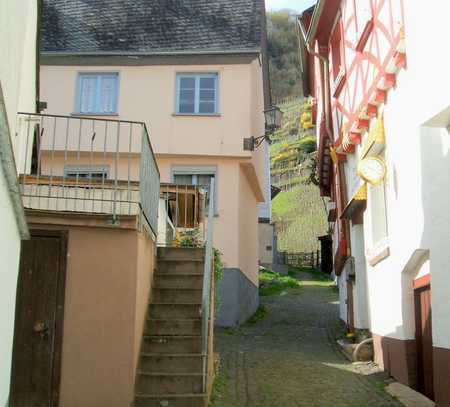 Großes, gemütliches Wohnhaus mit Stellplatz und kleinem Freisitz in idyllischer Lage