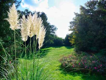 **Traumhaftes Grundstück: Parklandschaft mit Weiher und Unternehmervilla auf ca. 12.000m² Fläche!!**