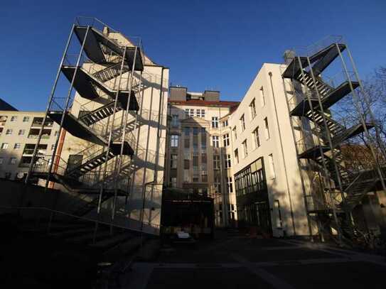 Mitte-City: Direkt am Checkpoint Charlie: Ca. 222 m² repräsentative Büroeinheit