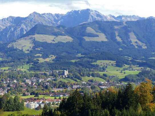 3,5 Zimmer-Wohnung mit Bergblick, großem Balkon, Garten und Garage