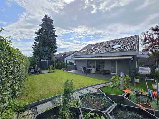 Freistehendes EFH mit PV, großem Süd-West-Garten, innenliegender Garage und Sauna