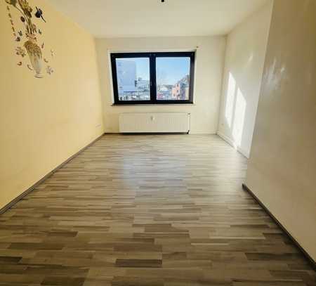 schöne 2,5 Zimmer Wohnung in zentraler Lage !!