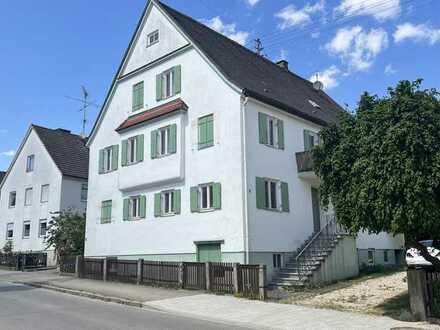 Altes Mehrfamilienhaus im Dorfzentrum