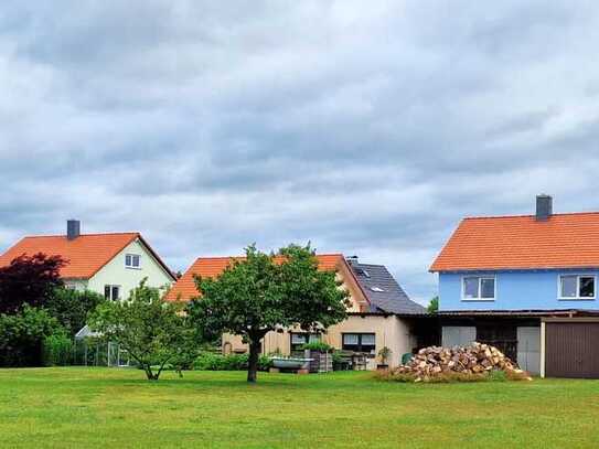 = H = NEUBAU! FREISTEHENDES EINFAMILIENHAUS MIT WÄRMEPUMPE, GARAGE IN GEFRAGTER WOHNLAGE! = H =