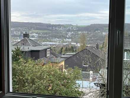 Attraktive 2,5-Zimmer-Souterrain-Wohnung mit Balkon in Hagen