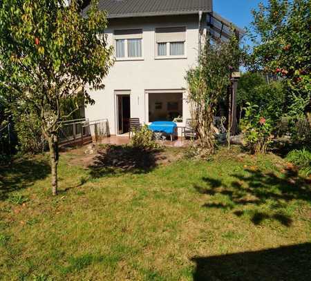 Reihenendhaus mit Garten und Garage in 63303 Dreieich-Dreieichenhain