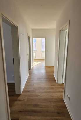 Renoviert, 3 Zimmer Wohnung mit Gartengrundstück , Denkmalschutz, Stellplatz