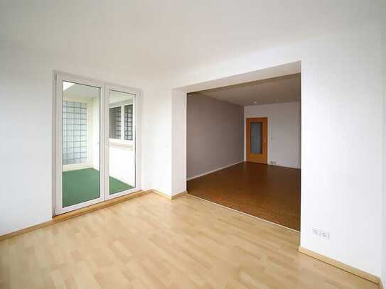 Schöne 3- Raumwohnung mit Wintergarten und Balkon