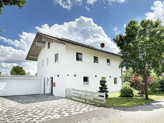 Modernes 160 m2 großes Niedrigenergiehaus in Seeon mit zusätzlichem Baurecht für Gewerbeeinheit