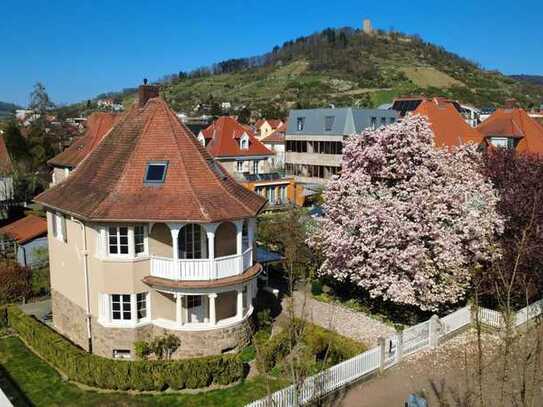 Baukünstlerische Einfamilienvilla, top saniert mit exklusiver Ausstattung