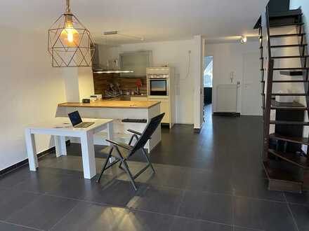 Neuwertige 3-Raum-Maisonette-Wohnung mit Balkon und Einbauküche in Hanau