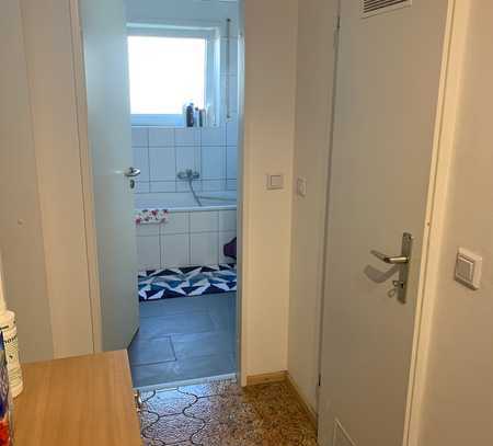 Helle 2,5-Zimmer, Küche, Bad Wohnung mit Balkon in ruhiger Lage von Schwetzingen