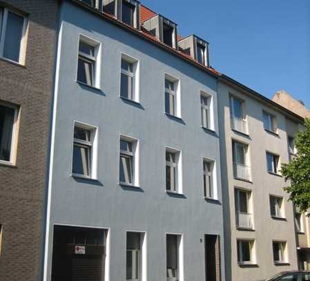 2-Zi.-Altbau-Wohnung, Nähe FH-Deutz und Köln-Arcaden, vollst. saniert