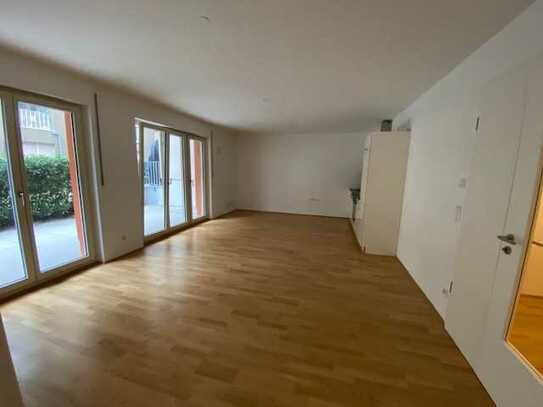 Neuwertige wunderschöne 2-Raum-Wohnung mit EBK und großer Terrasse in der Innenstadt