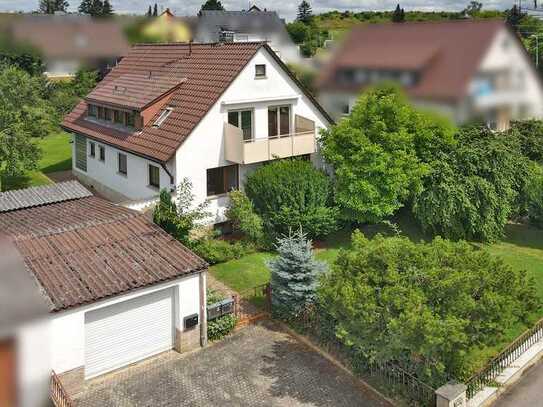 Zweifamilienhaus in ländlicher Lage - ein Gegenpol zum Trubel in der Stadt.