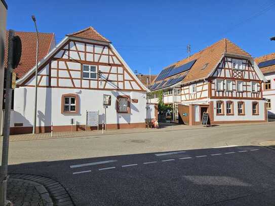 Modernisierte Kapitalanlage mit Gästehaus, Café und Hauptwohnung in Impflingen